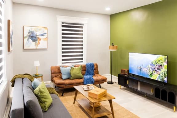 Spacious 3 Bedroom | Steps to Bus to NYC + Views - Image 1