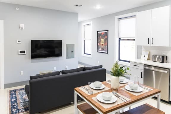 Stylish 2 BR w/ Free Indoor Parking-20 Min to NYC - Image 1