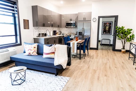 Two Bedrooms W/ Free Indoor Parking-25 Mins to NYC - Image 1